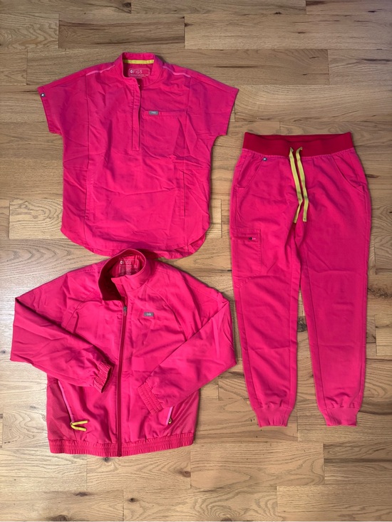 Figs Other - FIGS Shocking Pink Women's Coordinating scrub set in XS & XXS